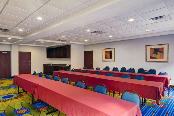 Hotel Comfort Suites Mineral Wells
